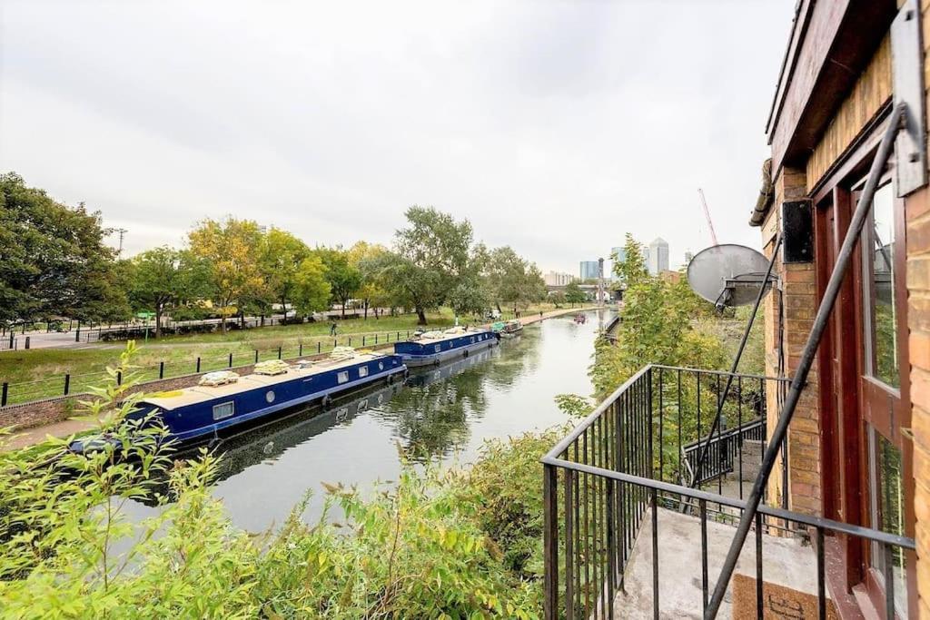 Апартаменты Amazing Location - Of London- 2 Bedroom Stunning Canal View House With Private Garden,parking & Balcony