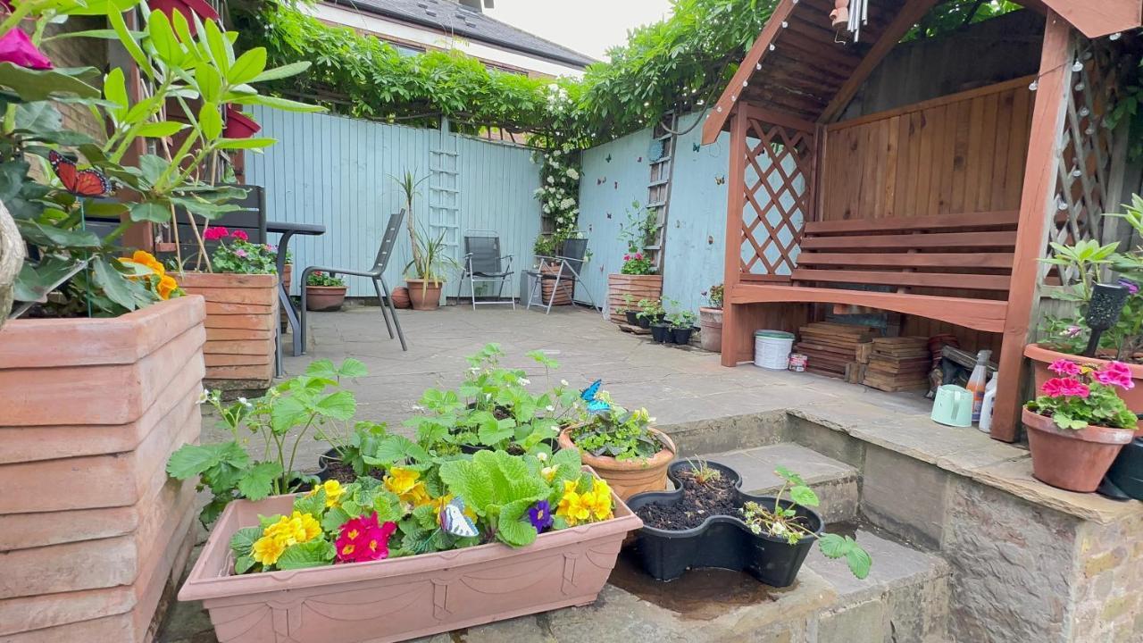 Amazing Location - Of London- 2 Bedroom Stunning Canal View House With Private Garden,parking & Balcony * Лондон